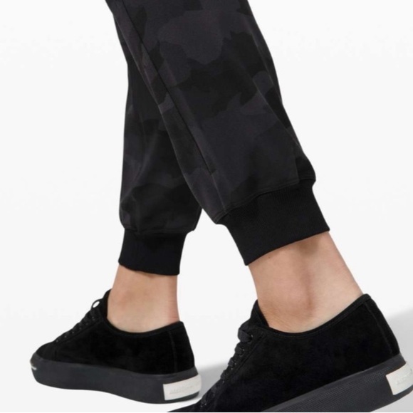 Lululemon Stretch High-Rise Jogger Full Length
Heritage 365 Camo Deep Coal Multi - Picture 3 of 9